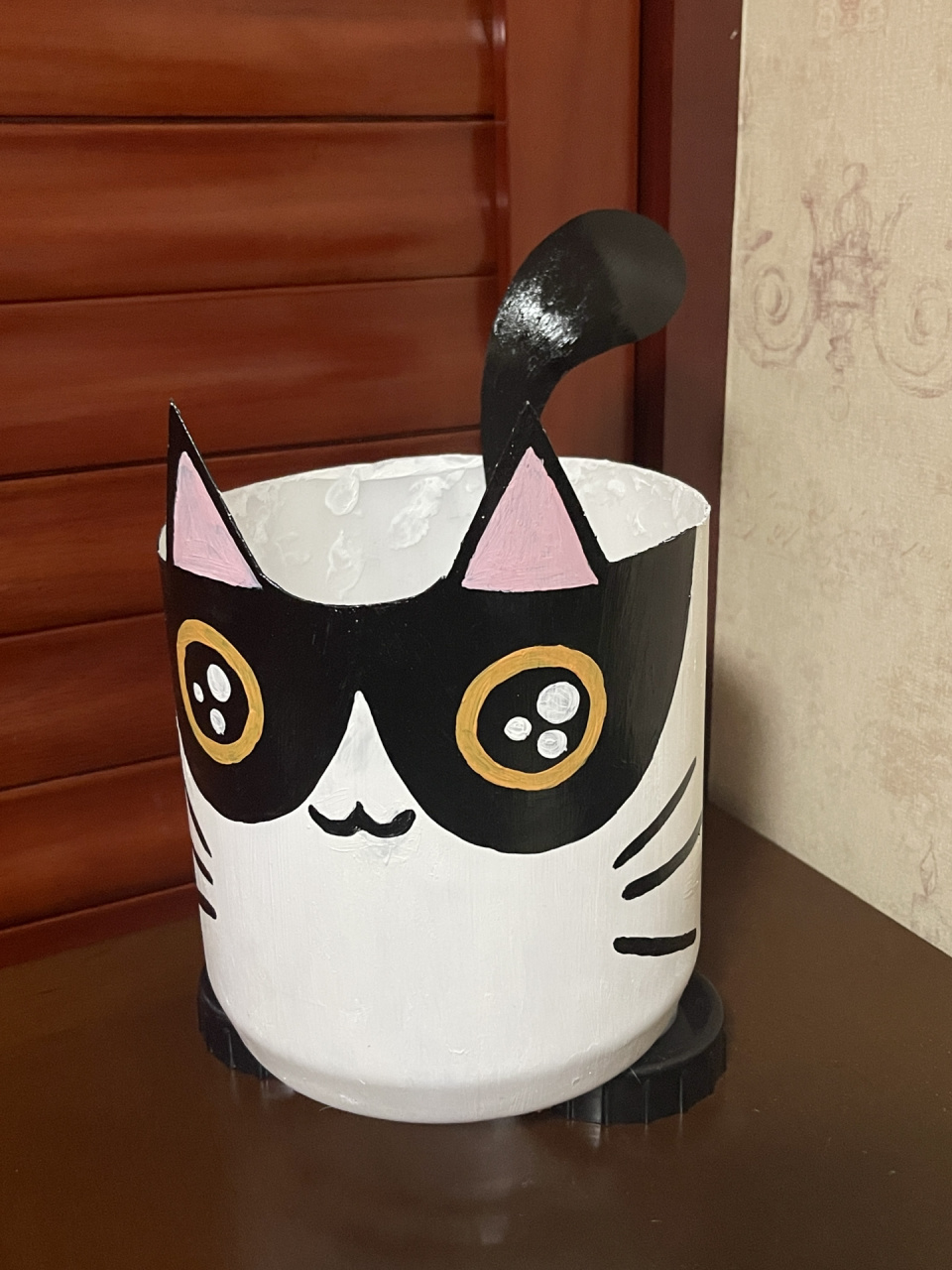 99亲子作业之塑料瓶花盆99 丙烯颜料在塑料瓶上涂色实在是太难了!