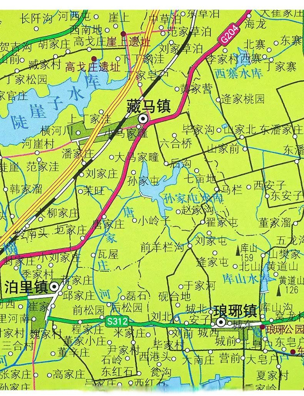 每逢泊里镇有集市,很多市民都来这赶大集.
