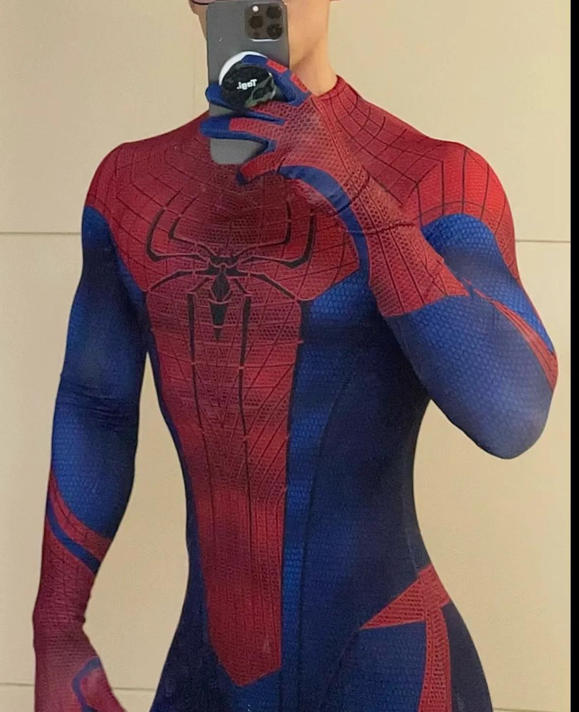 特别火的肌肉大包男穿上蜘蛛侠紧身衣,身材展现的又一形式,身材好穿