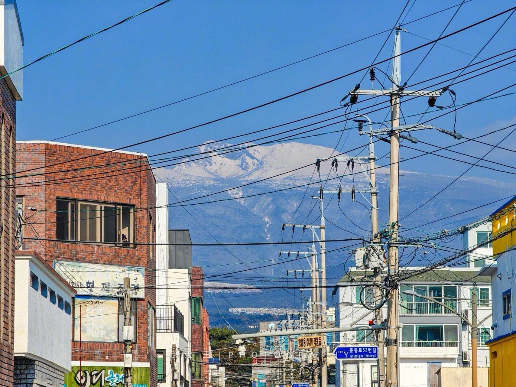今日蜂首# 时隔4年,在一个雪后的深夜,我再一次来到韩国,这一次的