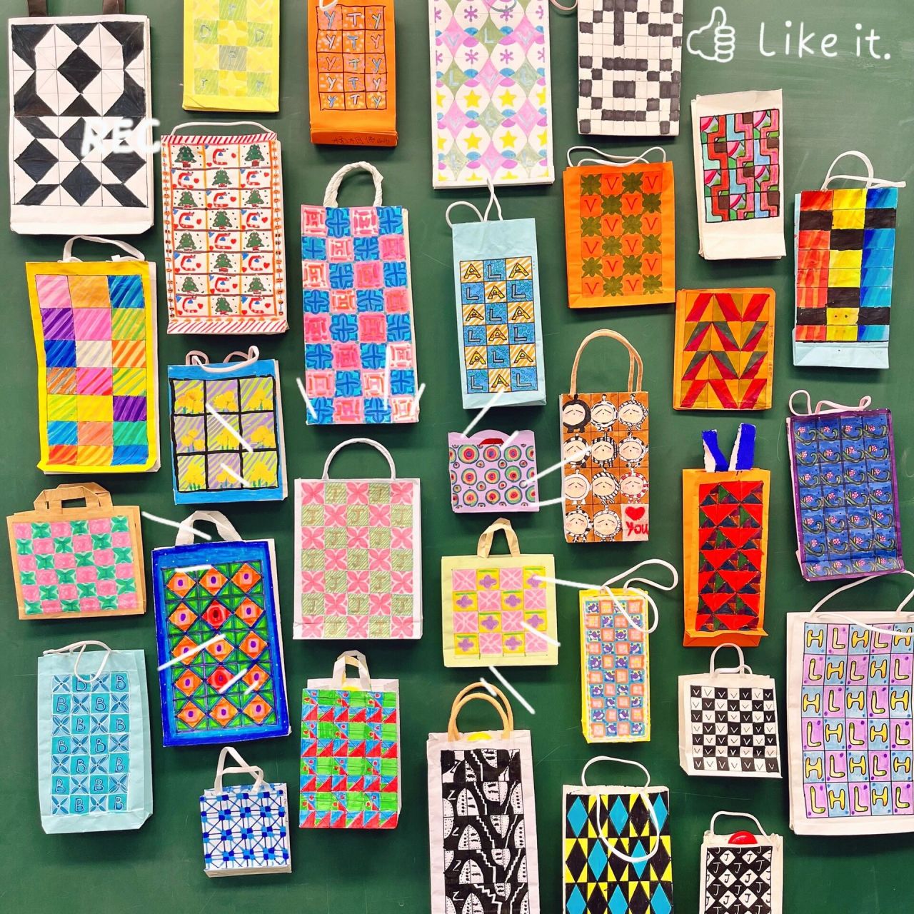 0794作业分享|五年级下美术 重复与渐变1 把重复跟渐变分成两个