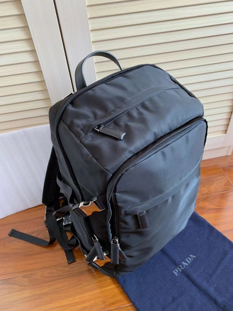 普拉达prada 新款(0811) 2vz022降落伞多口袋实用型双肩背包78 三个