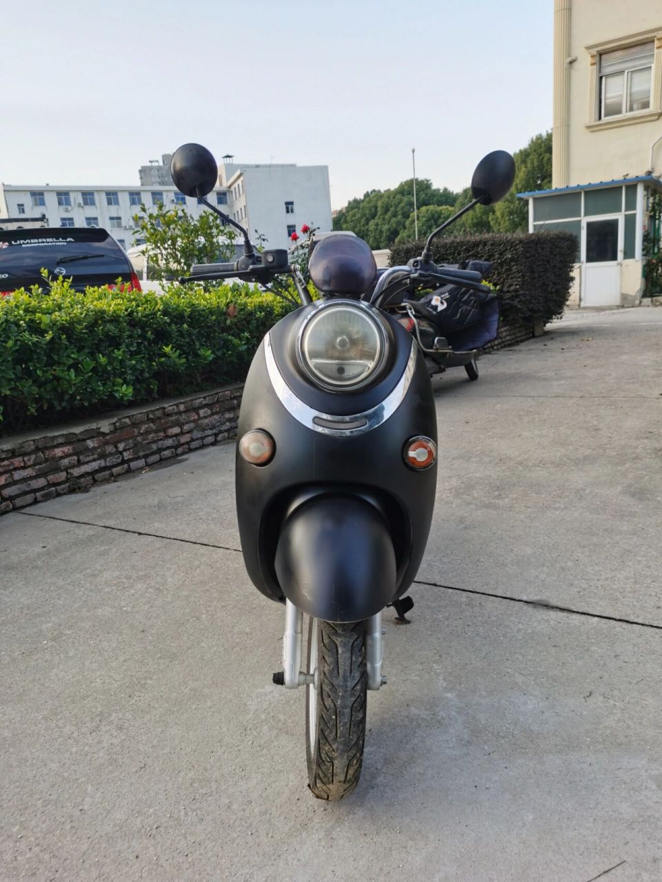 绿能电动车 绿能电动车,前后真空胎带碟刹,五个大电瓶 充满电可以跑二