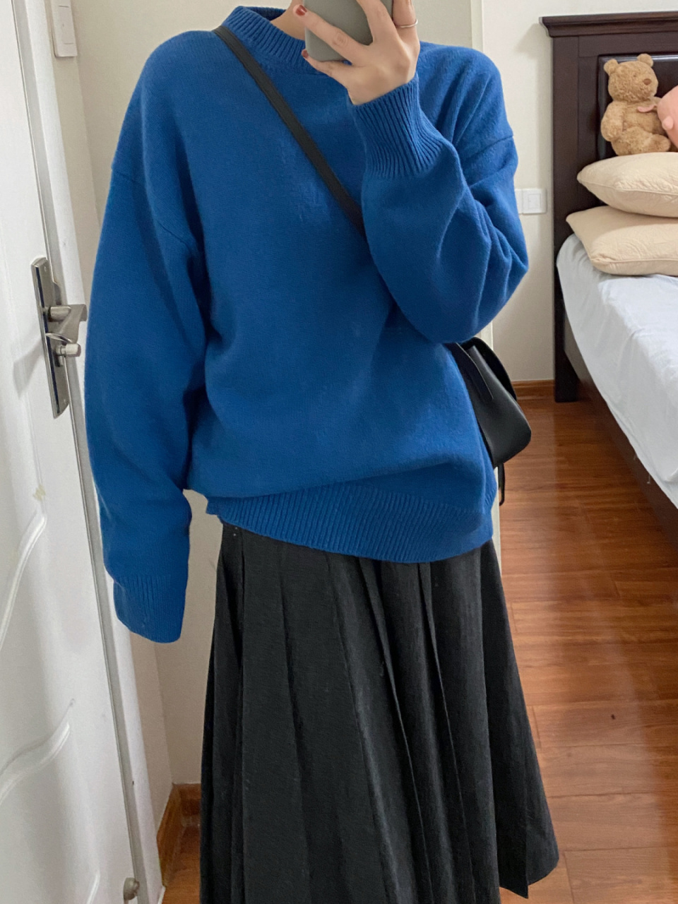 蓝色毛衣好显白 很厚实的 质感版型hin9315 搭配灰色半裙 气质