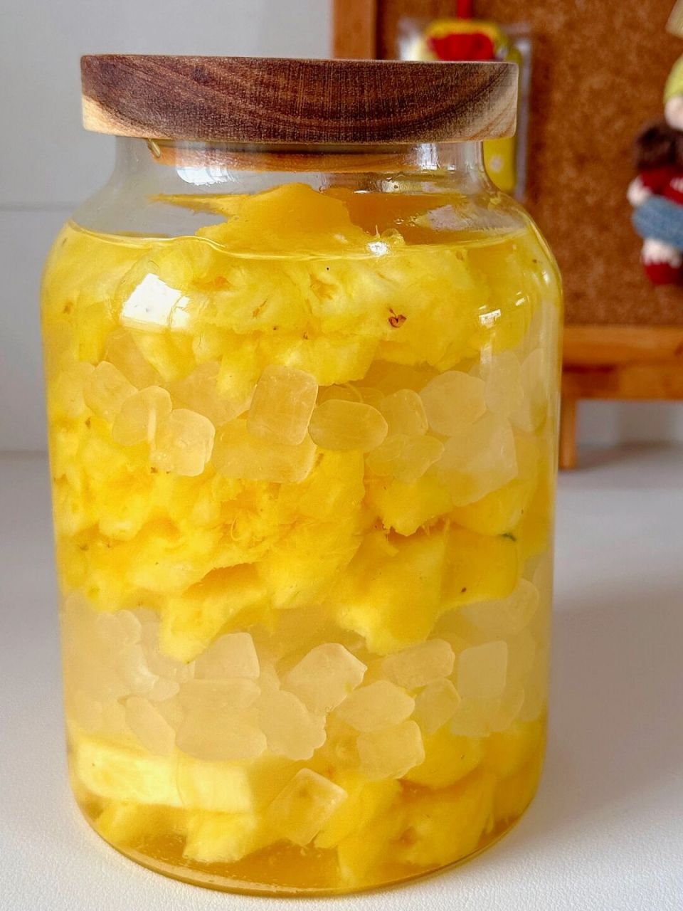 这个菠萝酒真的太太太好喝了7515 准备食材:菠萝95,冰糖,浸泡酒