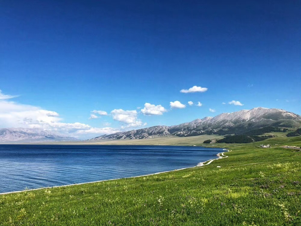赛里木湖和喀纳斯湖拍照，旅游帮手
