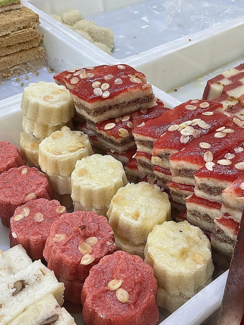 总要来苏州吃一次糯叽叽的糕团吧…… 苏州一家老字号的糕点铺子(也有