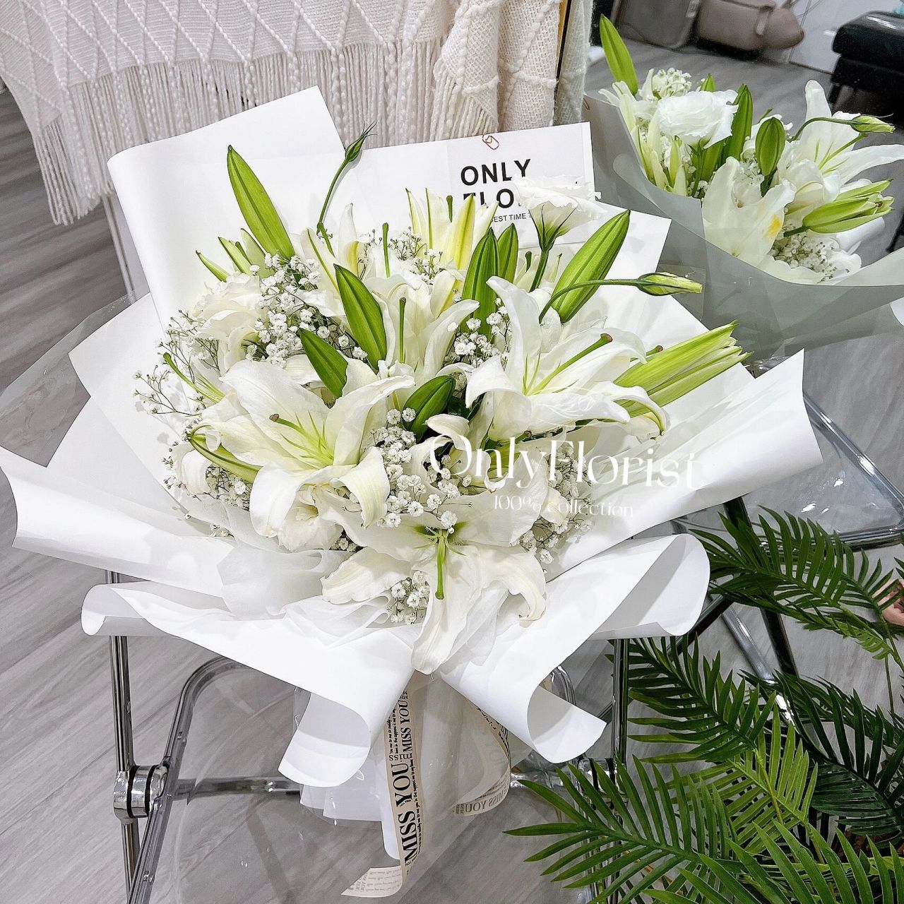 又是爆款的一款/百合花束 很大气的一款 	 百合加满天星 实物