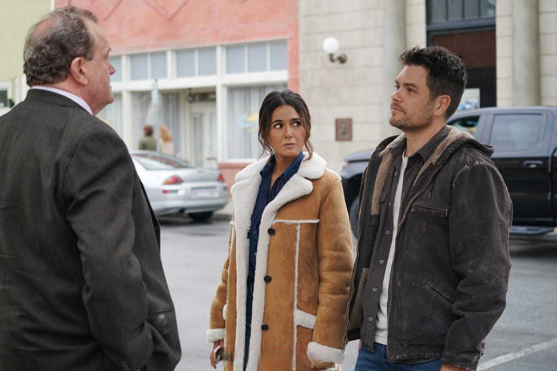 《超人与露易丝》第二季第2集剧照,本集的分集名为"the ties that