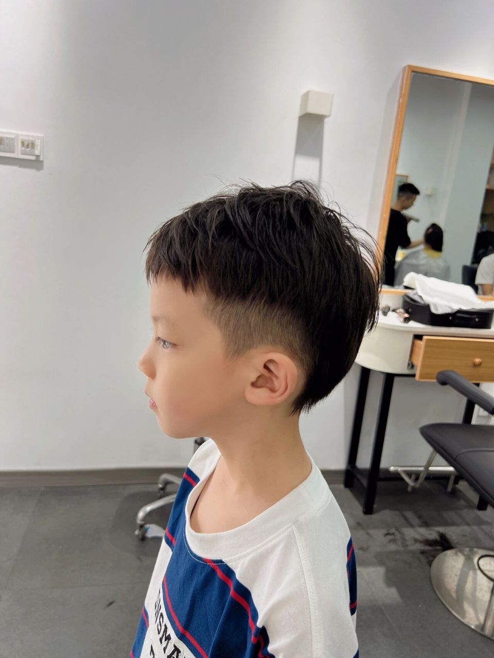 男童发型|清爽小狼尾 原本想剪一个带小狼尾的发型,结果后脑勺的头发