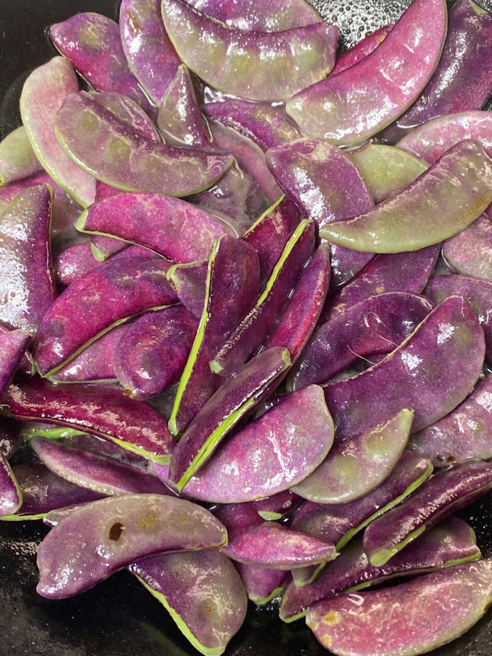 紫色扁豆有点好吃97 今年自己家种了紫色的扁豆,看着颜色好好看