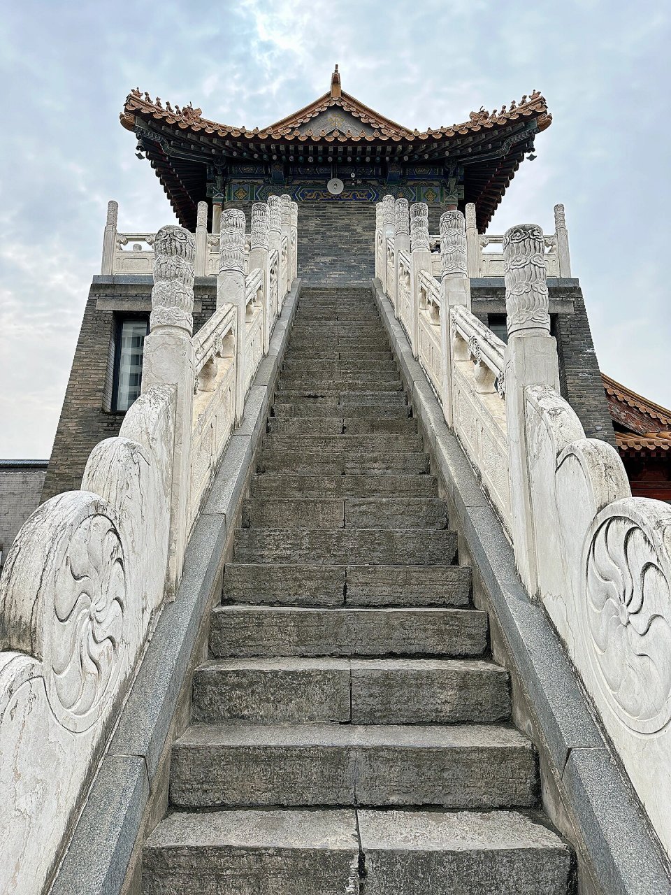 西安皇家寺院～云居寺 云居寺,是一座隐藏在闹市中的皇家寺院,以前