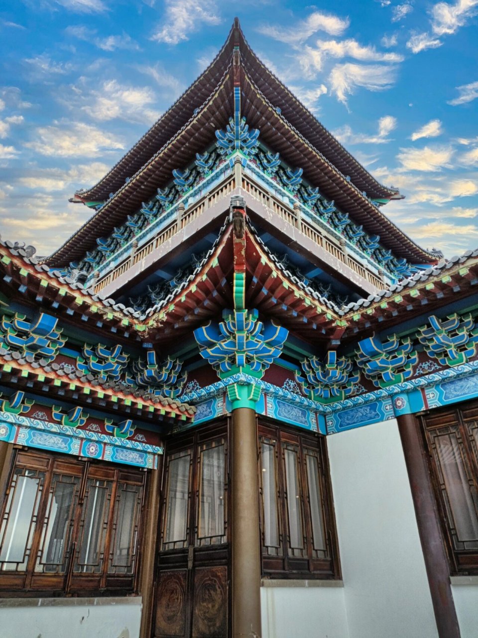 烟台暑假好去处|凤凰山公园凤凰阁 古人云:山有龙脉则名,地生凤势则兴