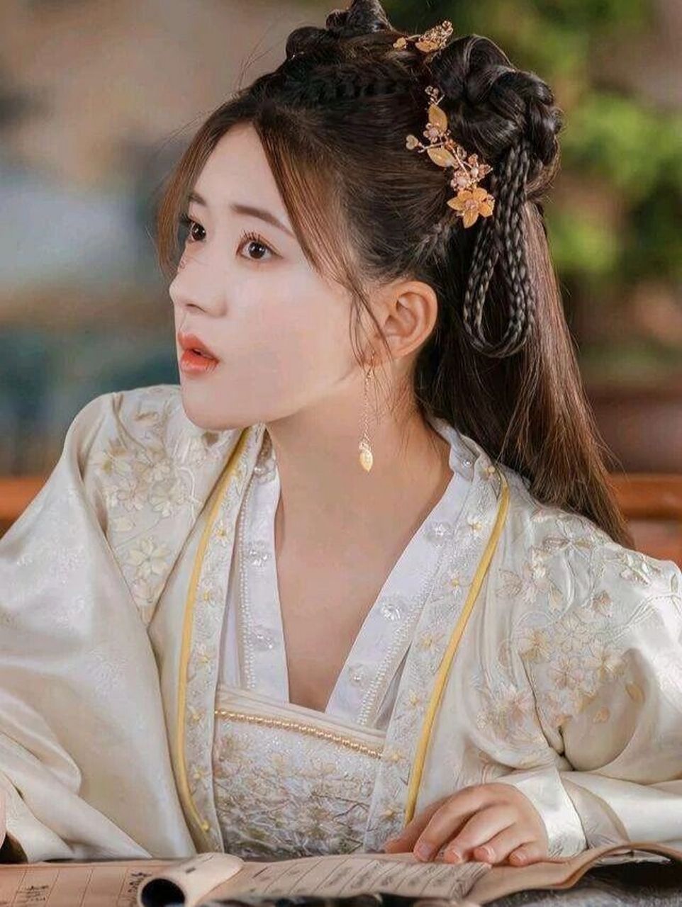 赵露思绝美古装图片.