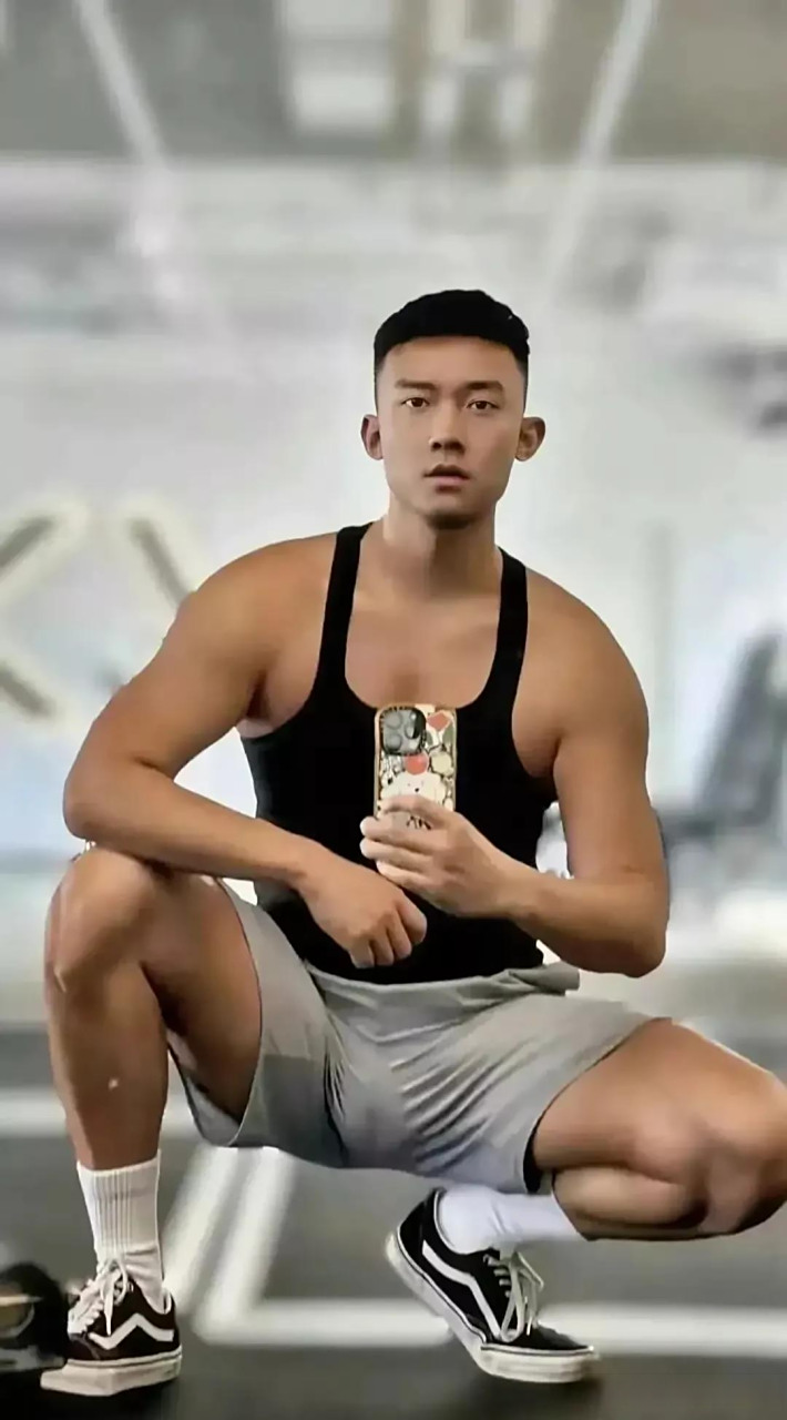 健身帅哥大赏 帅哥运动叫健身 男人健美欣赏 型男健身记 青年健身篇