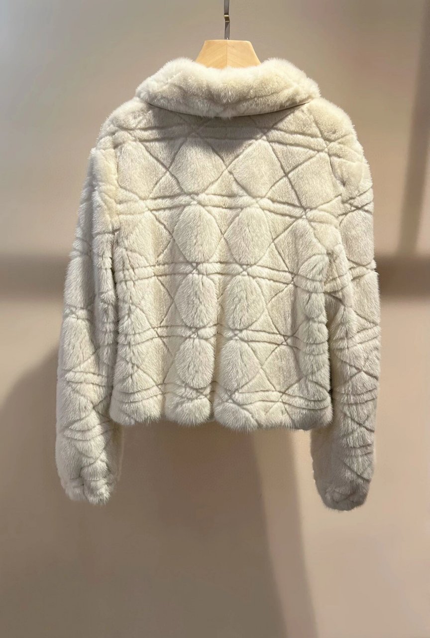dior 2023秋冬新款白色水貂皮草