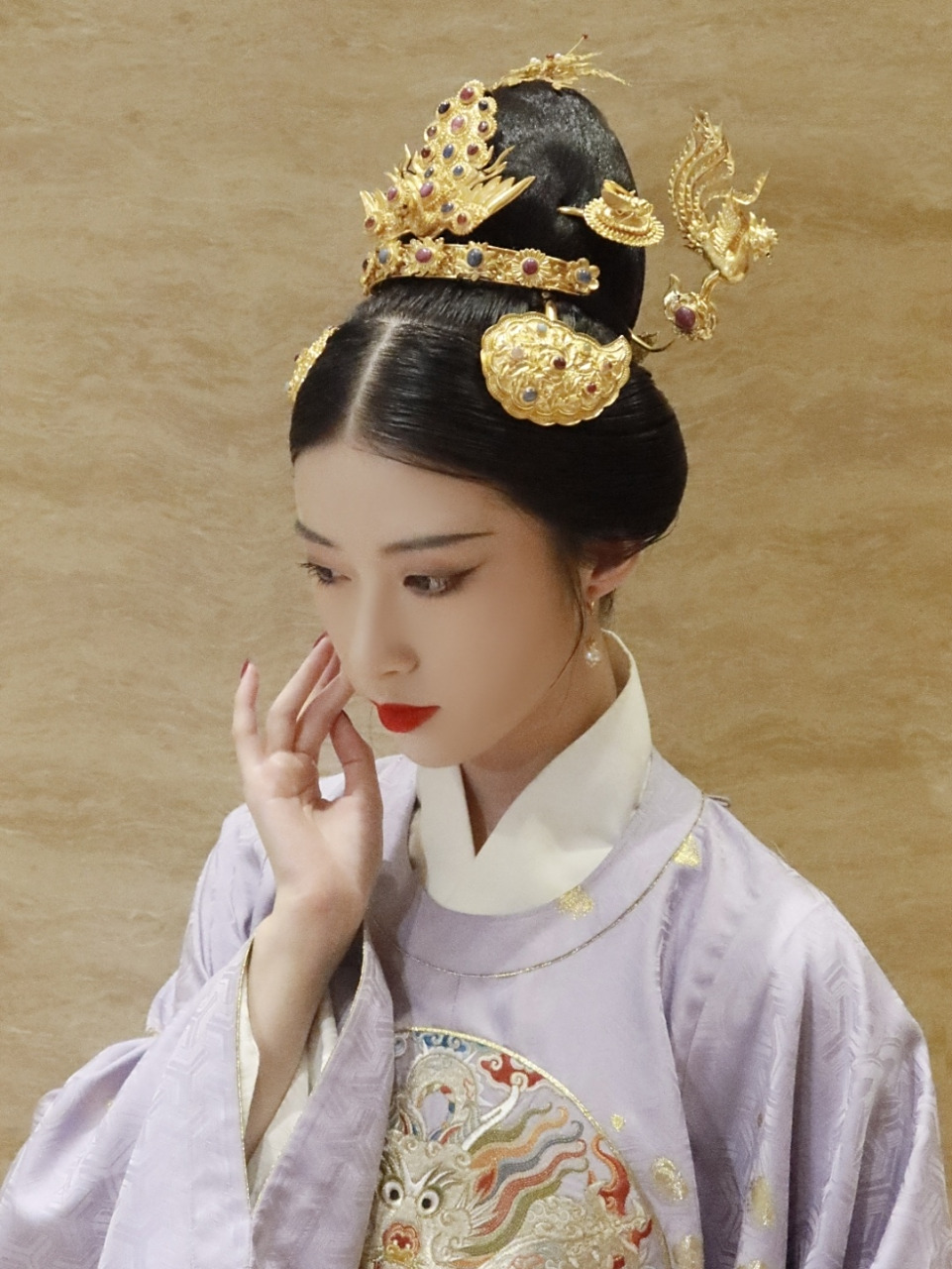 明代妆造‖狄髻‖长沙约妆‖ 大美女气质超绝 	 狄髻的"狄"字,在古代