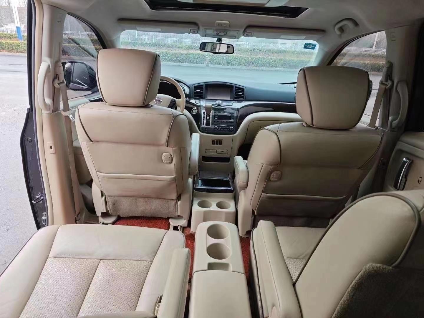 15年高端七座商务车尼桑贵士 3.