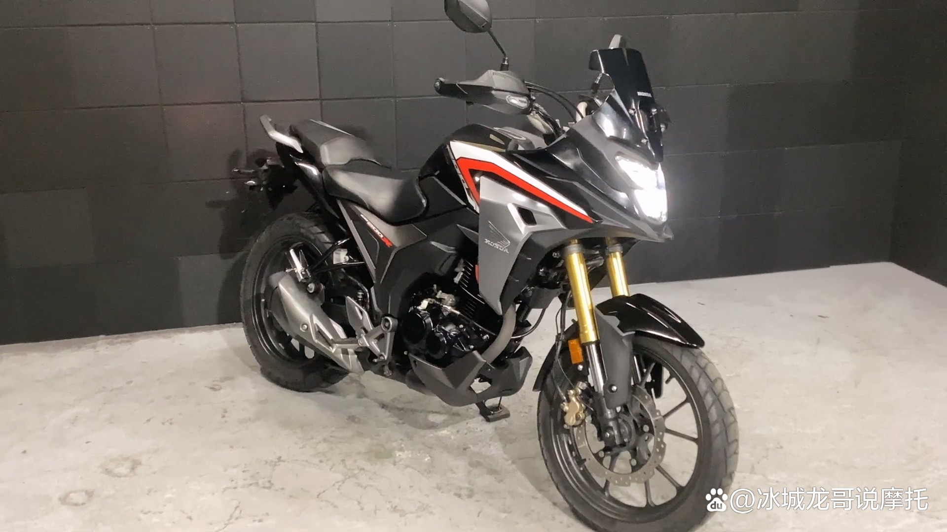 本田cb200x,这款休旅摩托真是让人眼前一亮!