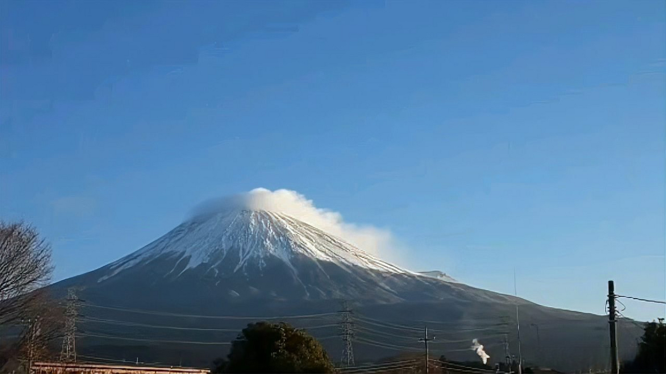 这篇视频很有意思《冒烟了,冒烟了!富士山这是要喷的节奏吗》