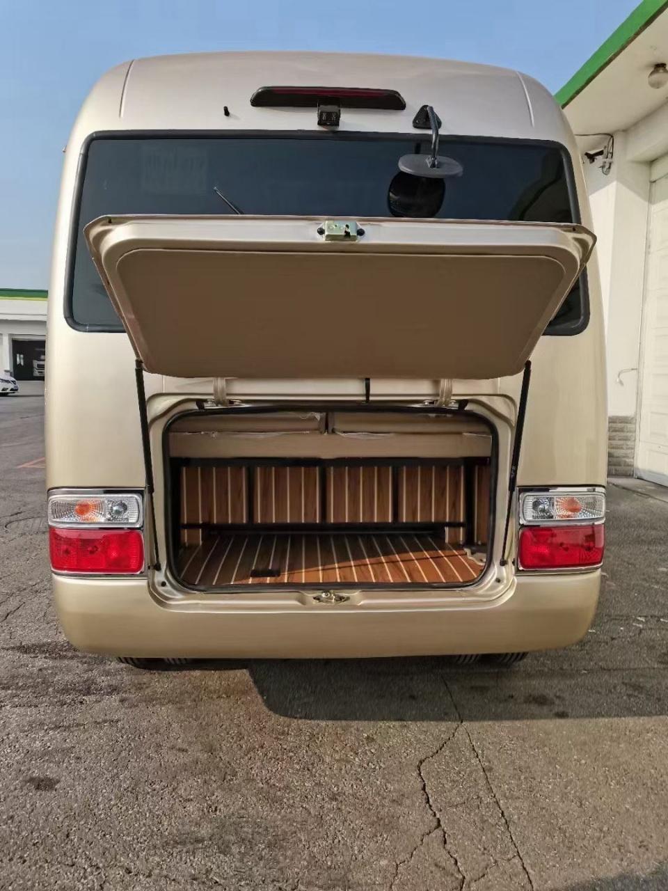 九龙6米10-19座考斯特中巴,标配独立悬挂,全承载轻量化车身更省油