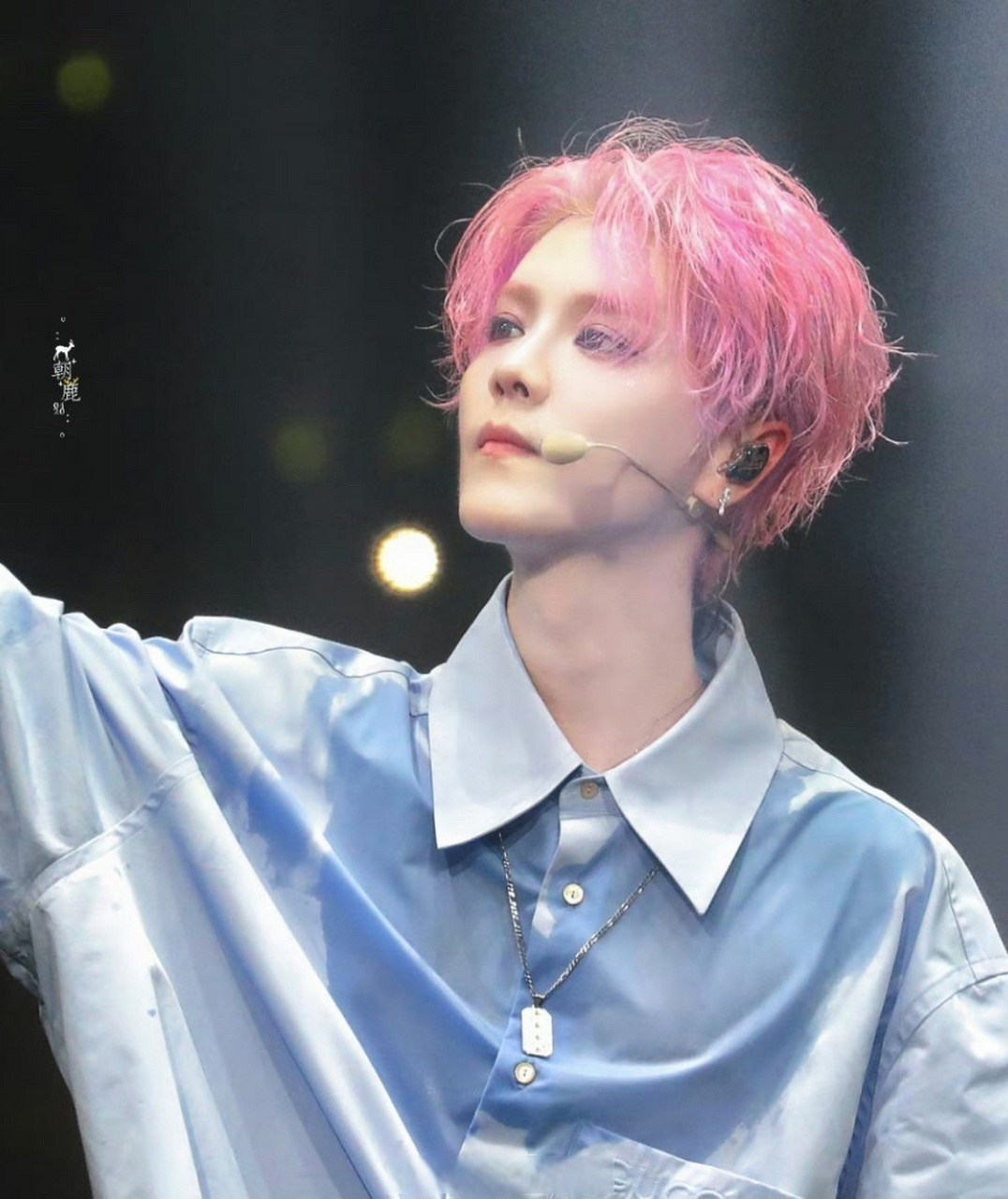 鹿晗一场演唱会一个发色#鹿晗每一场演唱会都是一种发色,他真的可以