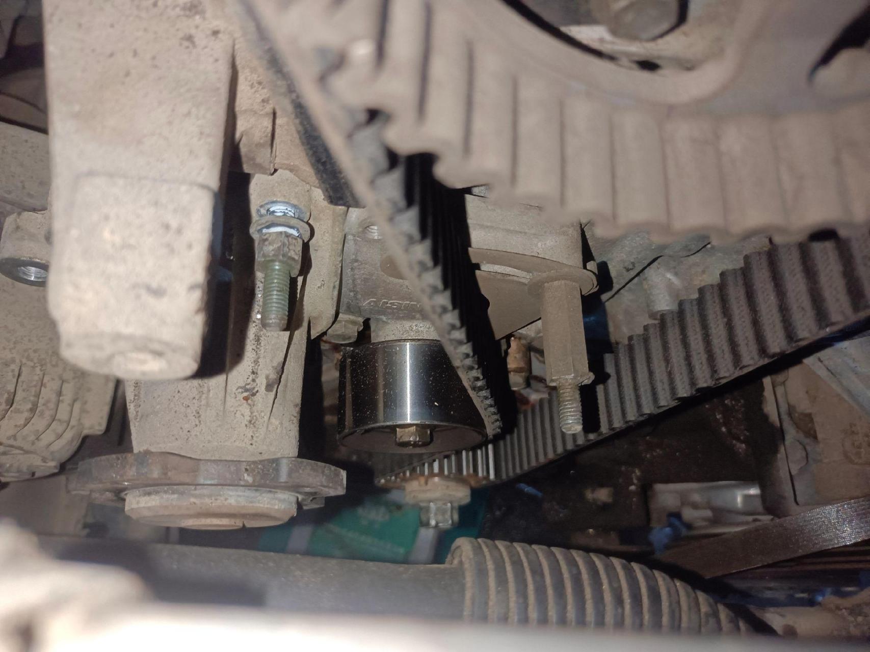 04铃木羚羊更换水泵对正时轻松拿捏 盘他