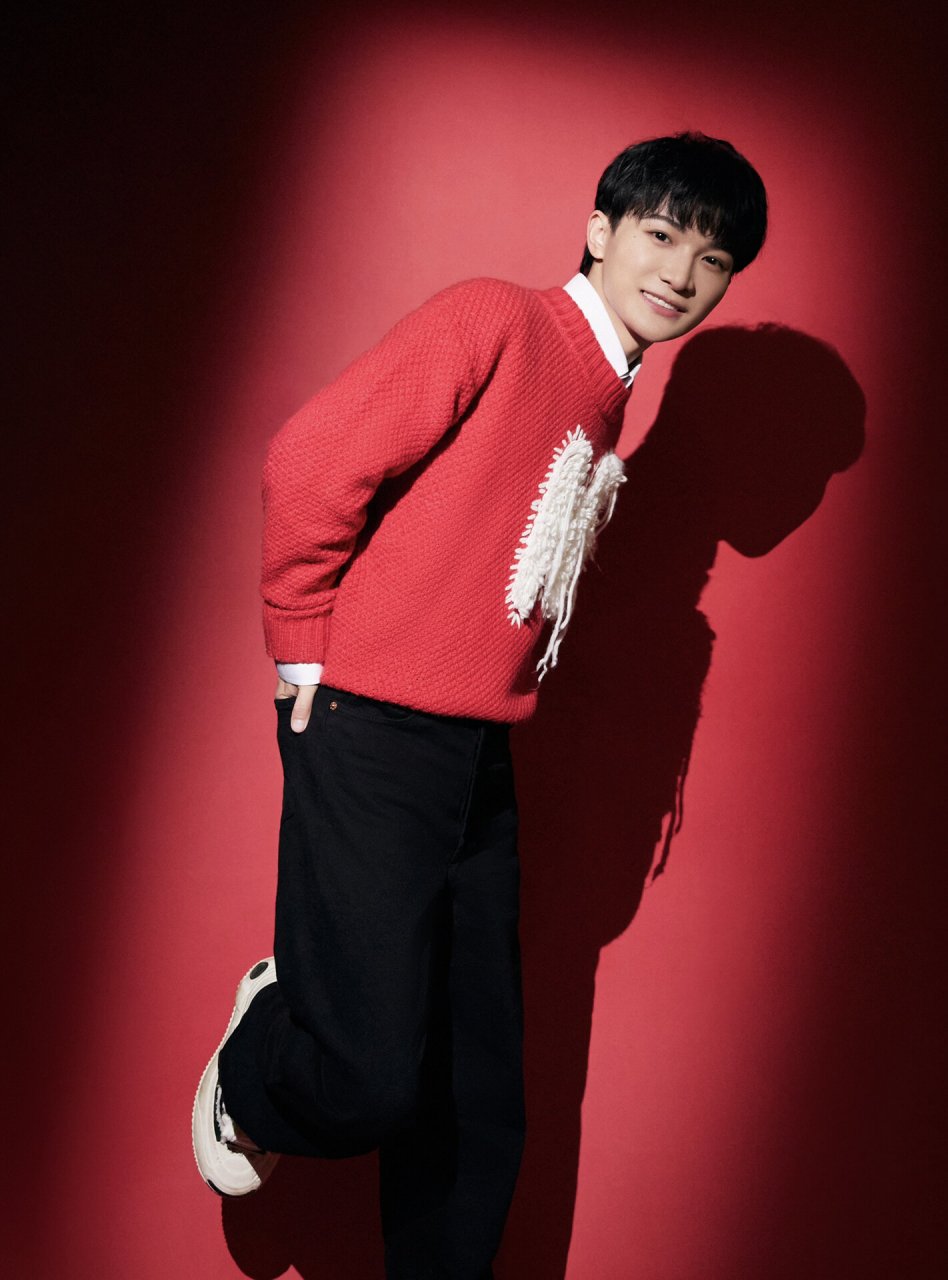 kroche明星同款92|时光音乐人周深兔兔毛衣 感谢 上身 kroche 22aw