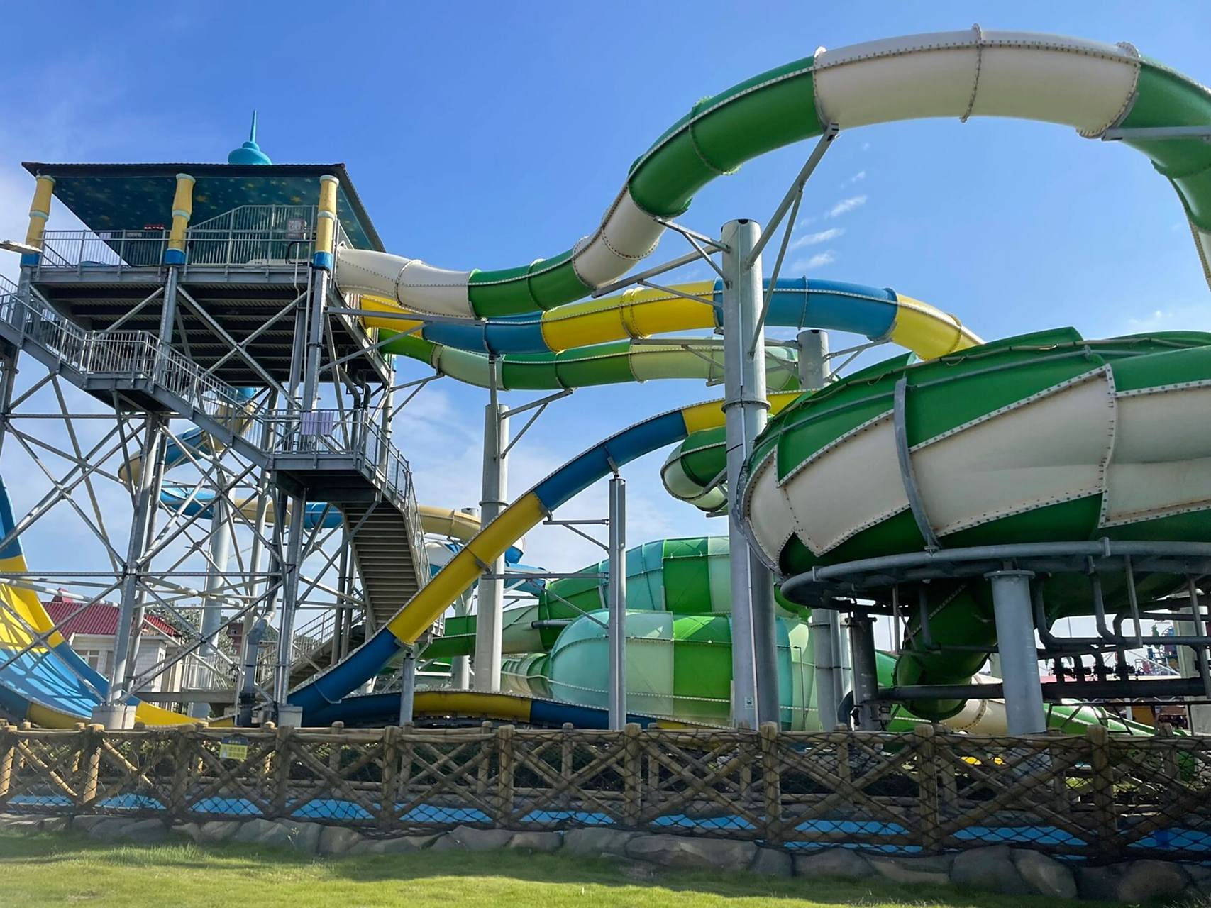 威海威高水上乐园攻略|落日绝佳地|亲子游| 落日绝佳地,泡泡池下面就