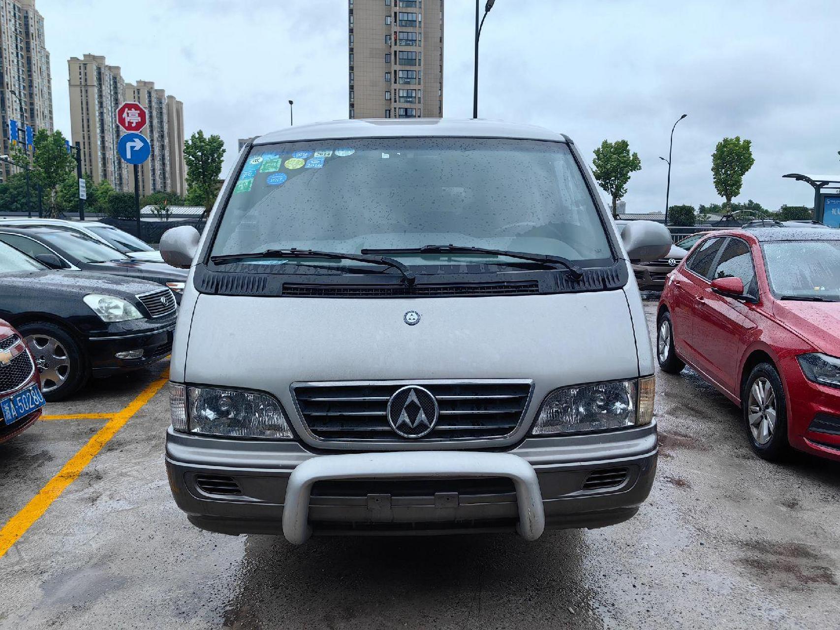 10年上海汇众银行用车,4万公里一手,原版原漆,15坐黄牌,喜欢的来