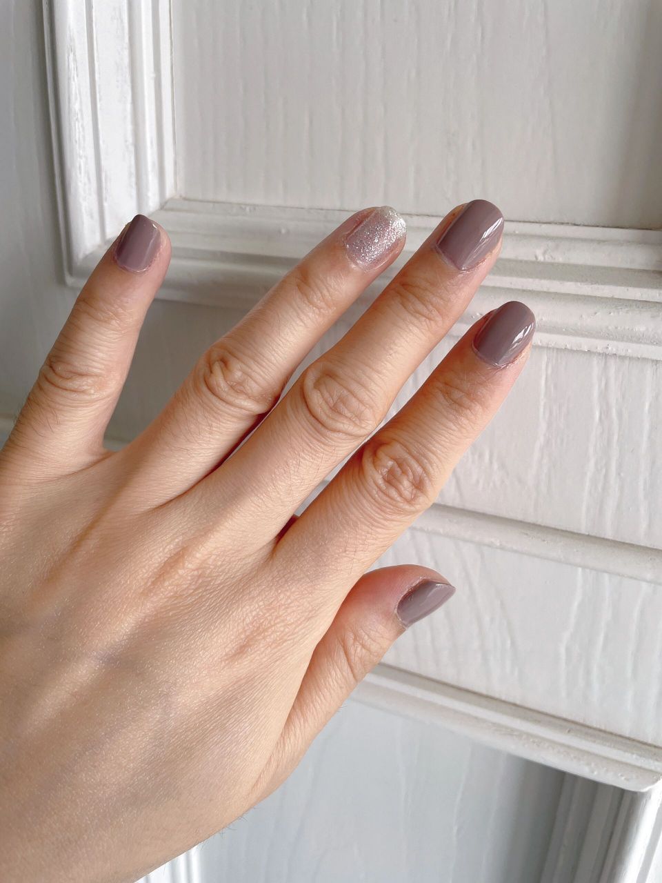 香奈儿578指甲油奶咖奶咖 是我喜欢的奶咖色,夏天很好搭配衣服!