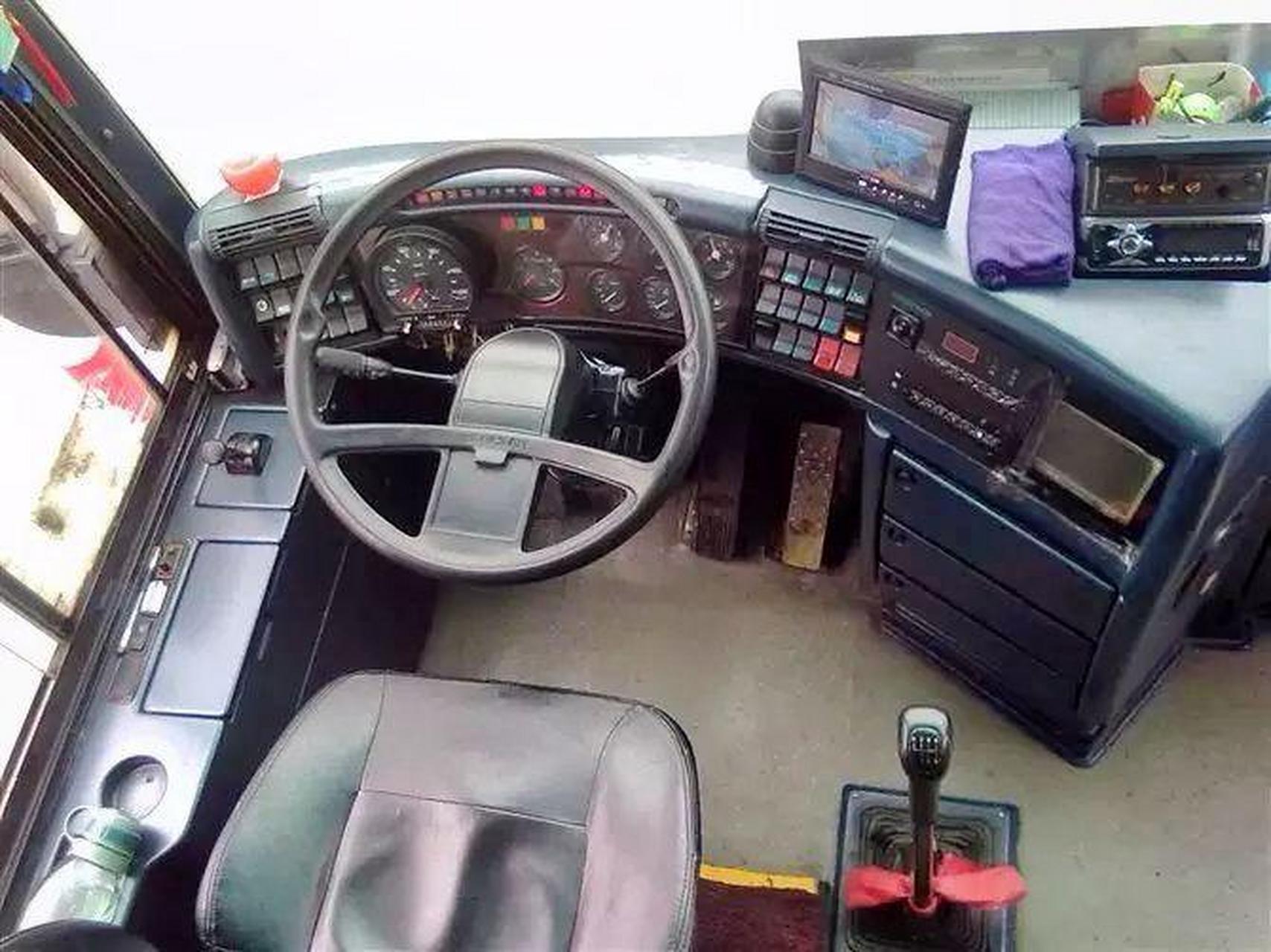 一代经典豪巴  青年尼奥普兰  6128高级豪华客车