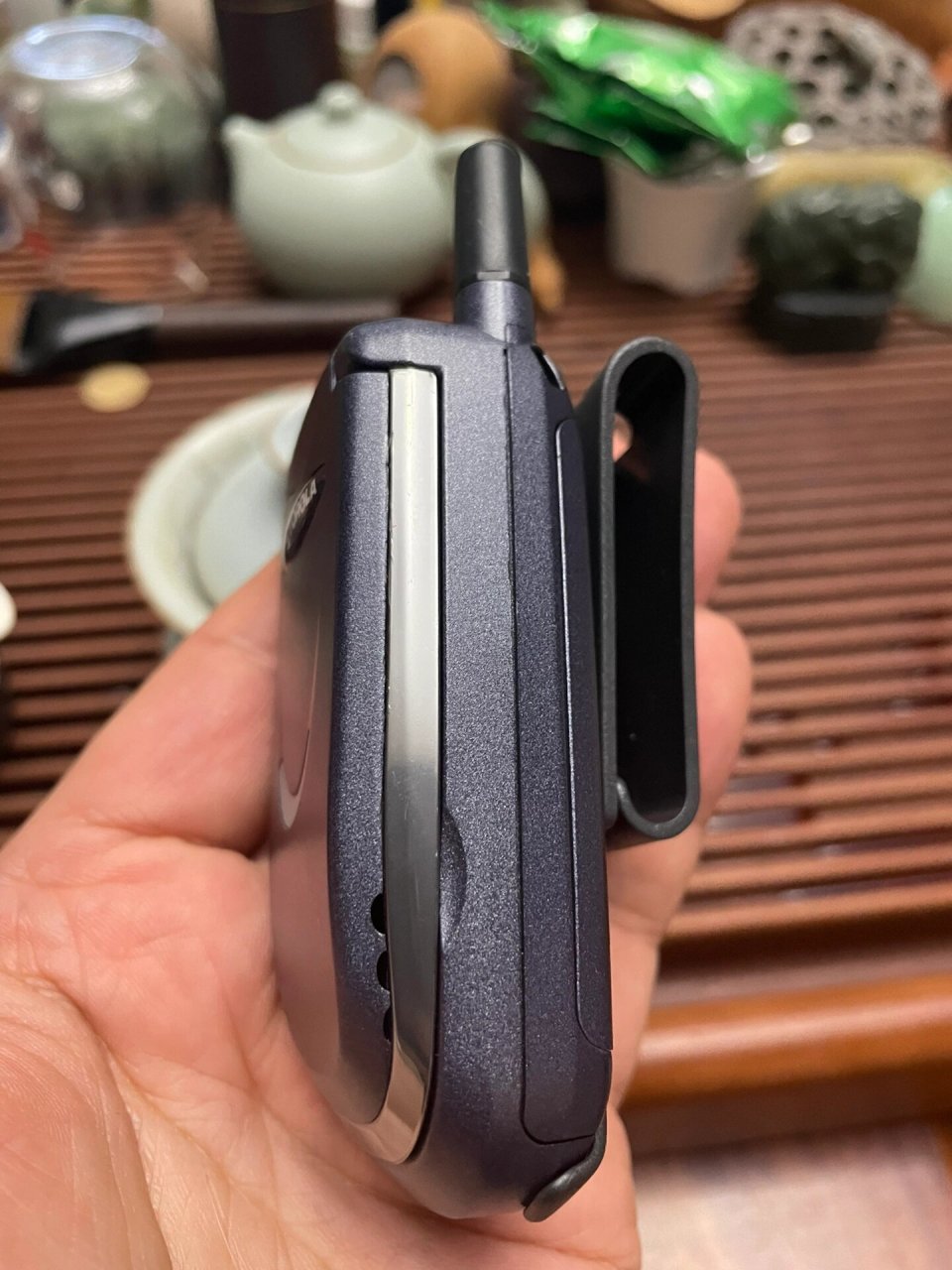 又一款时尚上翻盖经典手机 在诺基亚鼎盛初期, 摩托罗拉v系列成了与