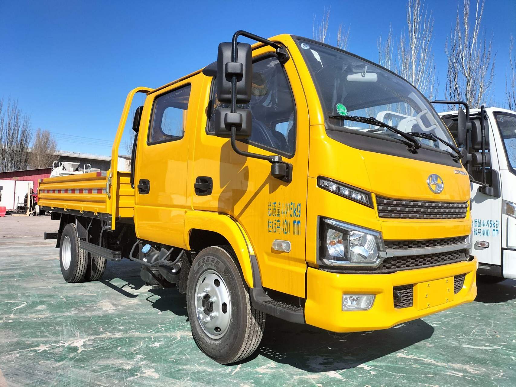 2米工程黄双排.上汽跃进轻卡,3.21.