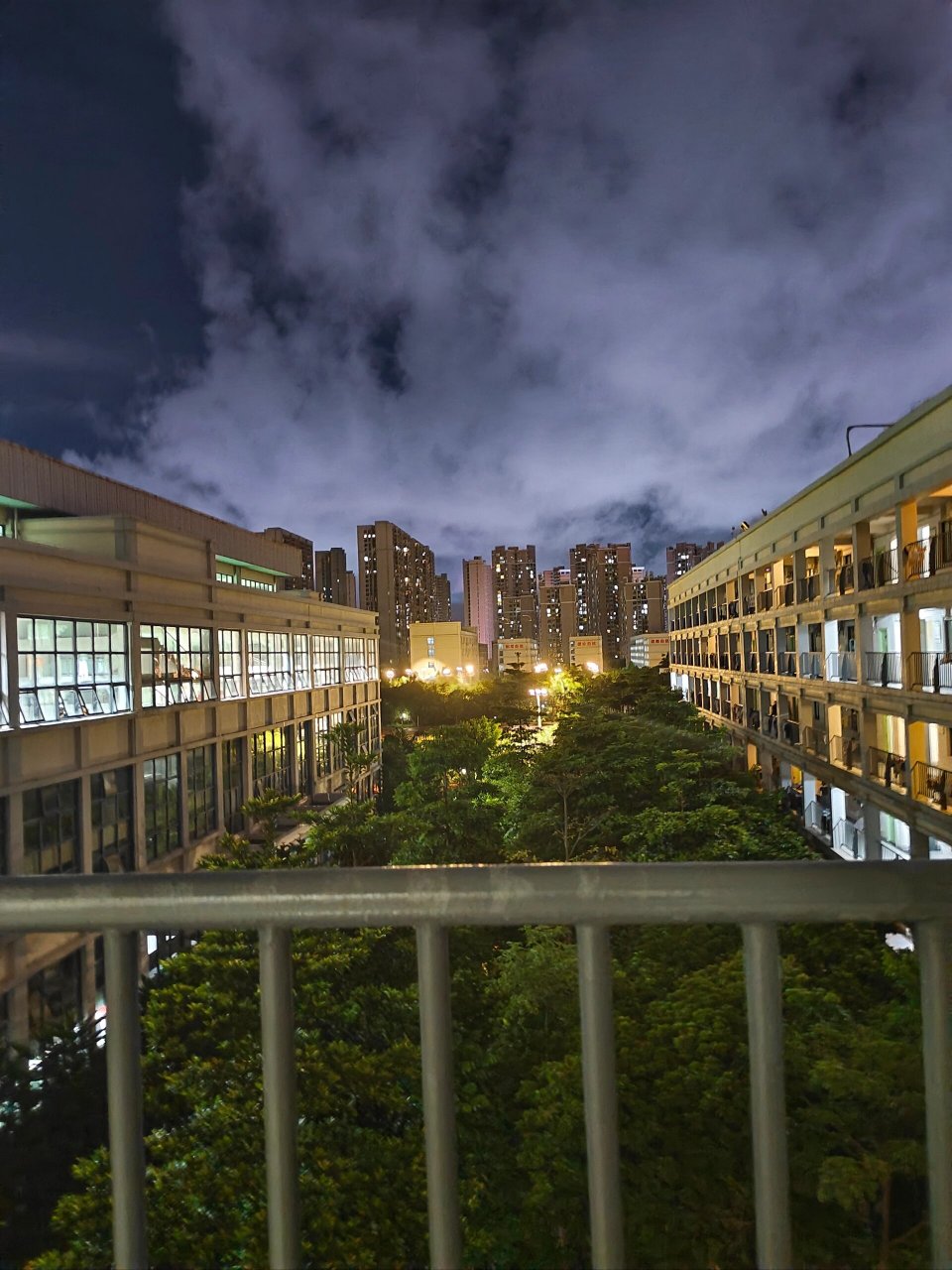欢迎报考北海艺术设计学院 书法在西校区,上床下桌,独立卫浴,有空调