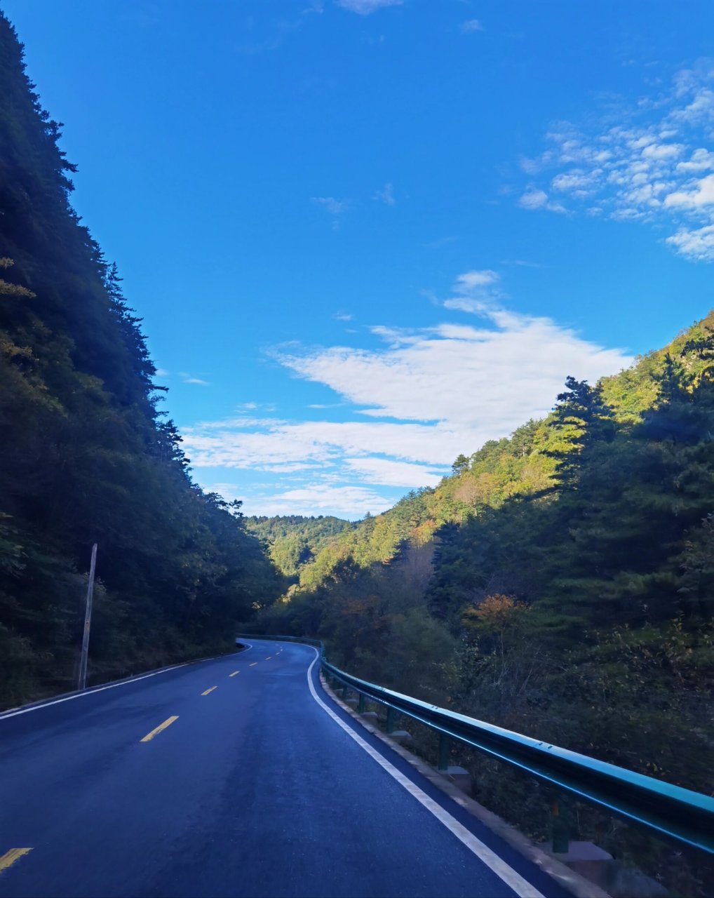 实测西安开车过去还是需要很长时间,早上十点出发,开车到发黄柏塬已经