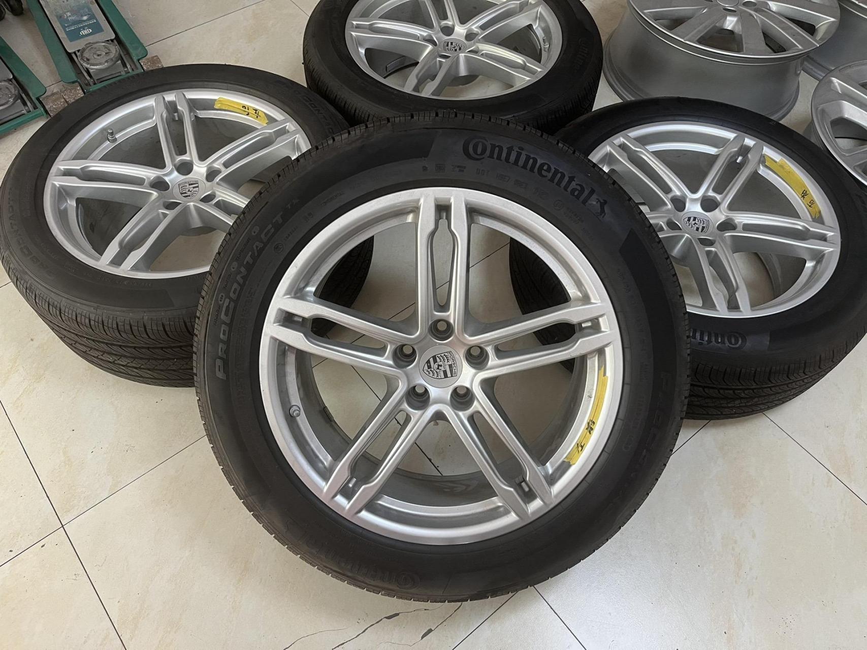 99新保时捷macan原厂19寸轮毂轮胎.