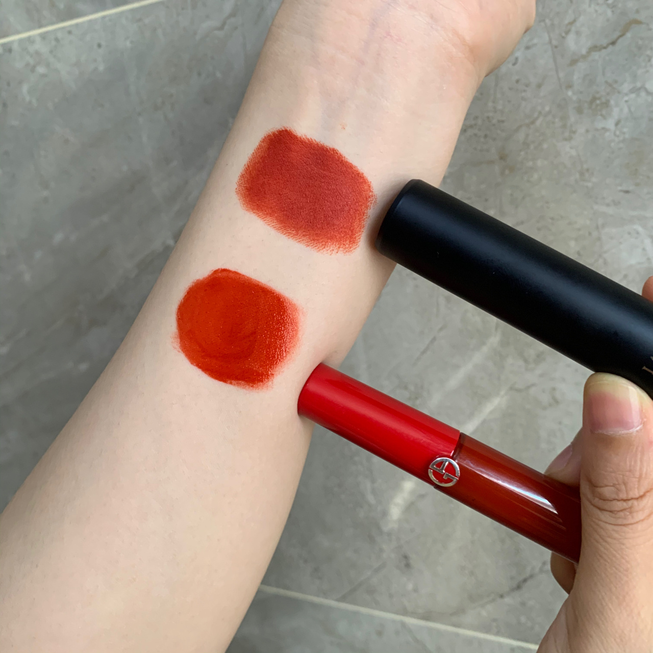 阿玛尼红管405和兰蔻196区别,实拍对比 实拍照片,无美颜无滤镜,白天