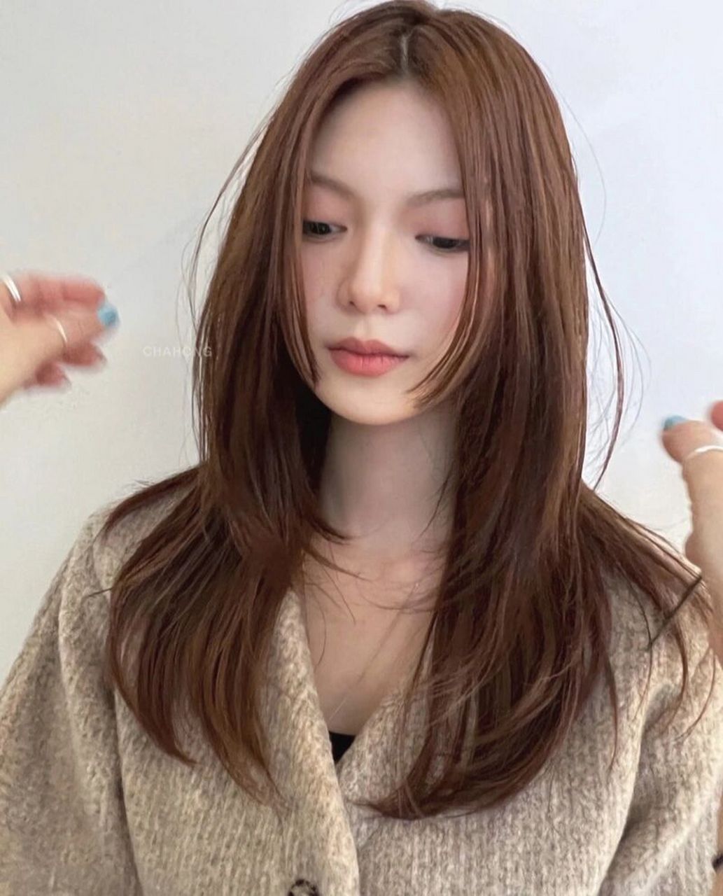 柔顺烫 头发做完柔顺烫后,可以使毛燥发,自然卷得以矫正,同时修护因烫