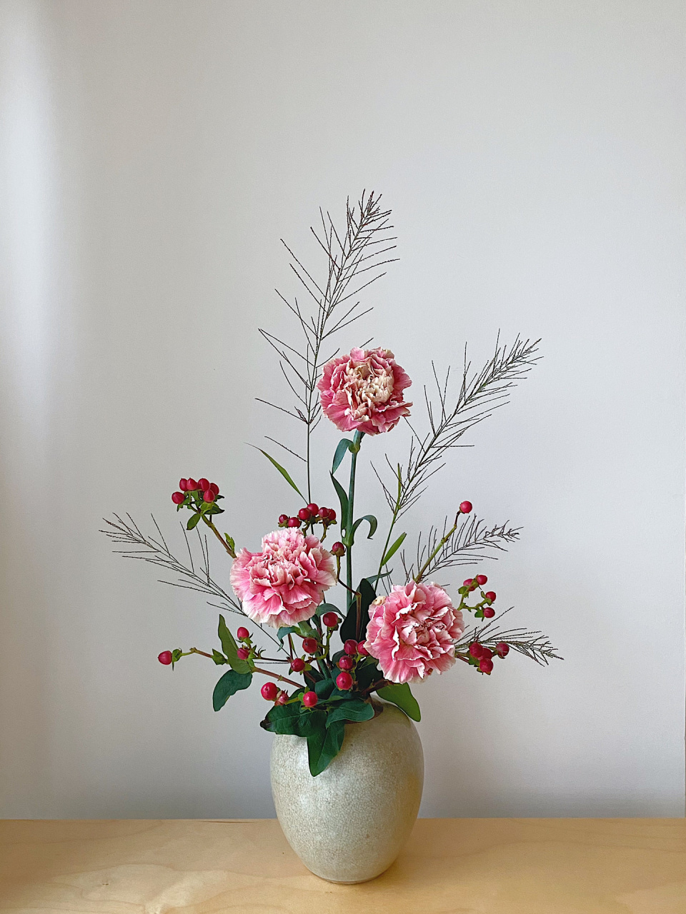 一看就会的康乃馨插花～(附步骤)～ 今天的花是待机15天的康乃馨 感恩