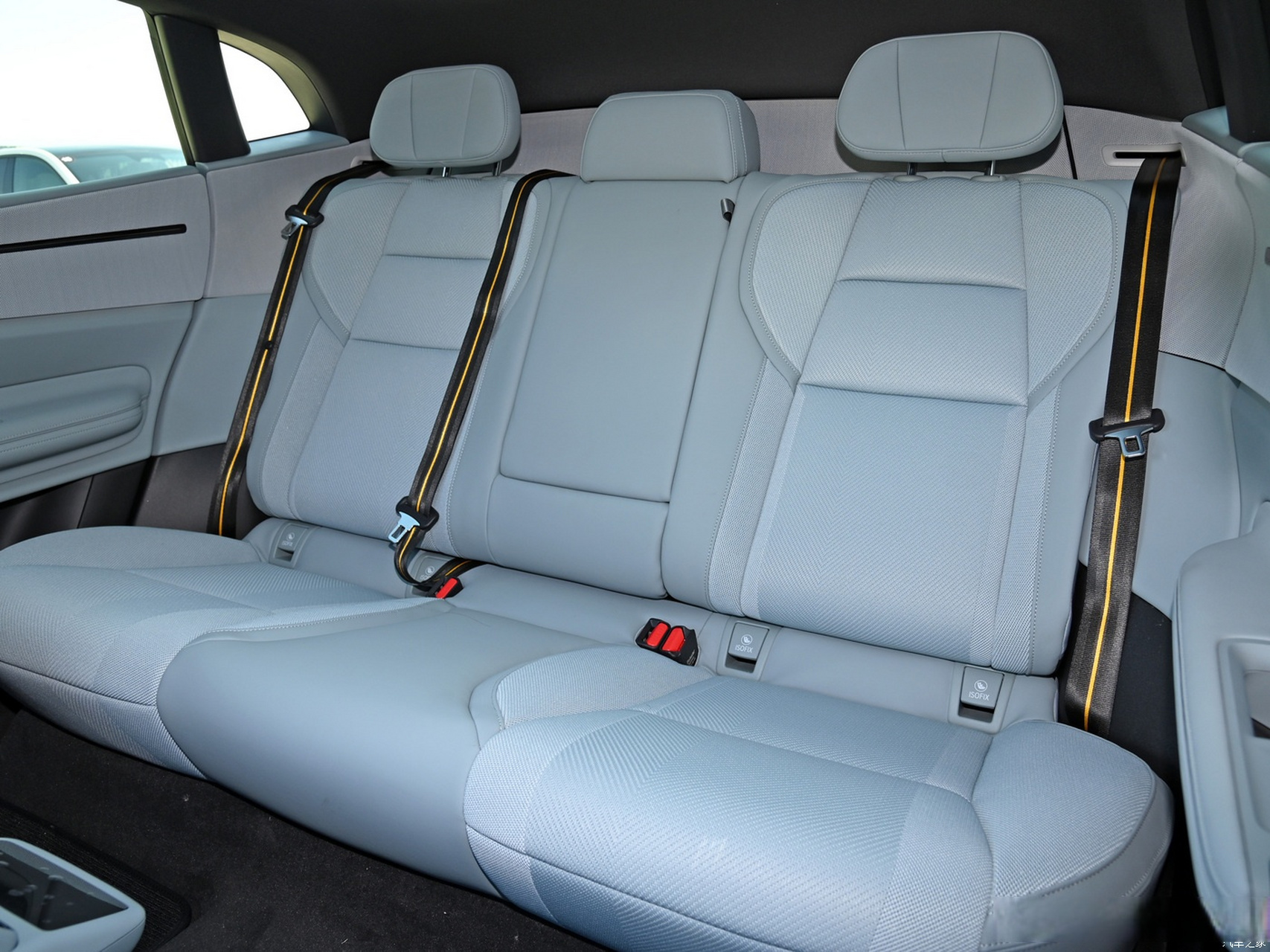 之家实拍的极星4(单电机标准续航plus),售价38.78万元.