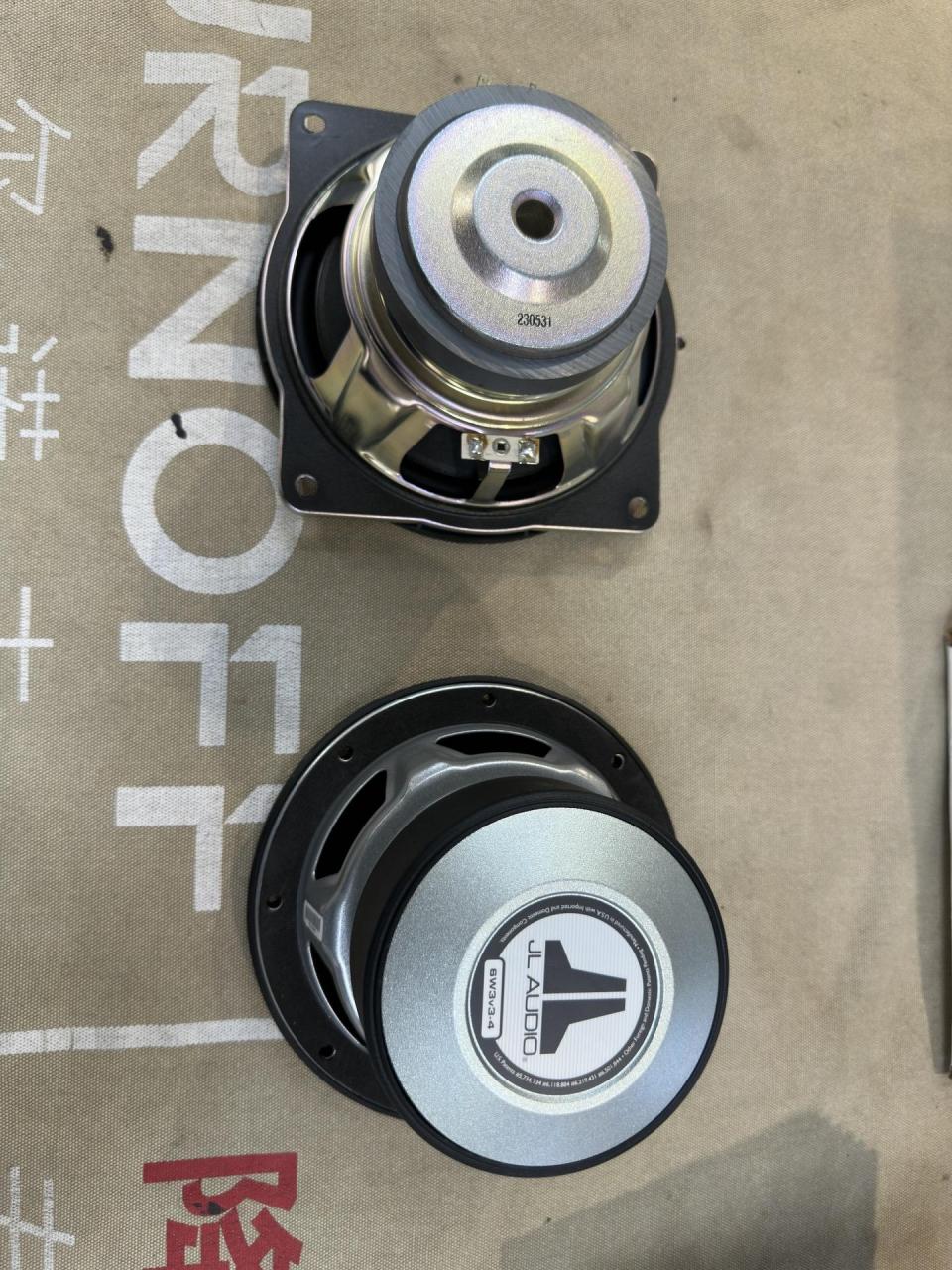 原车低音炮低频单薄无力,不占空间替换安装捷力6w3低音炮,优美声u900