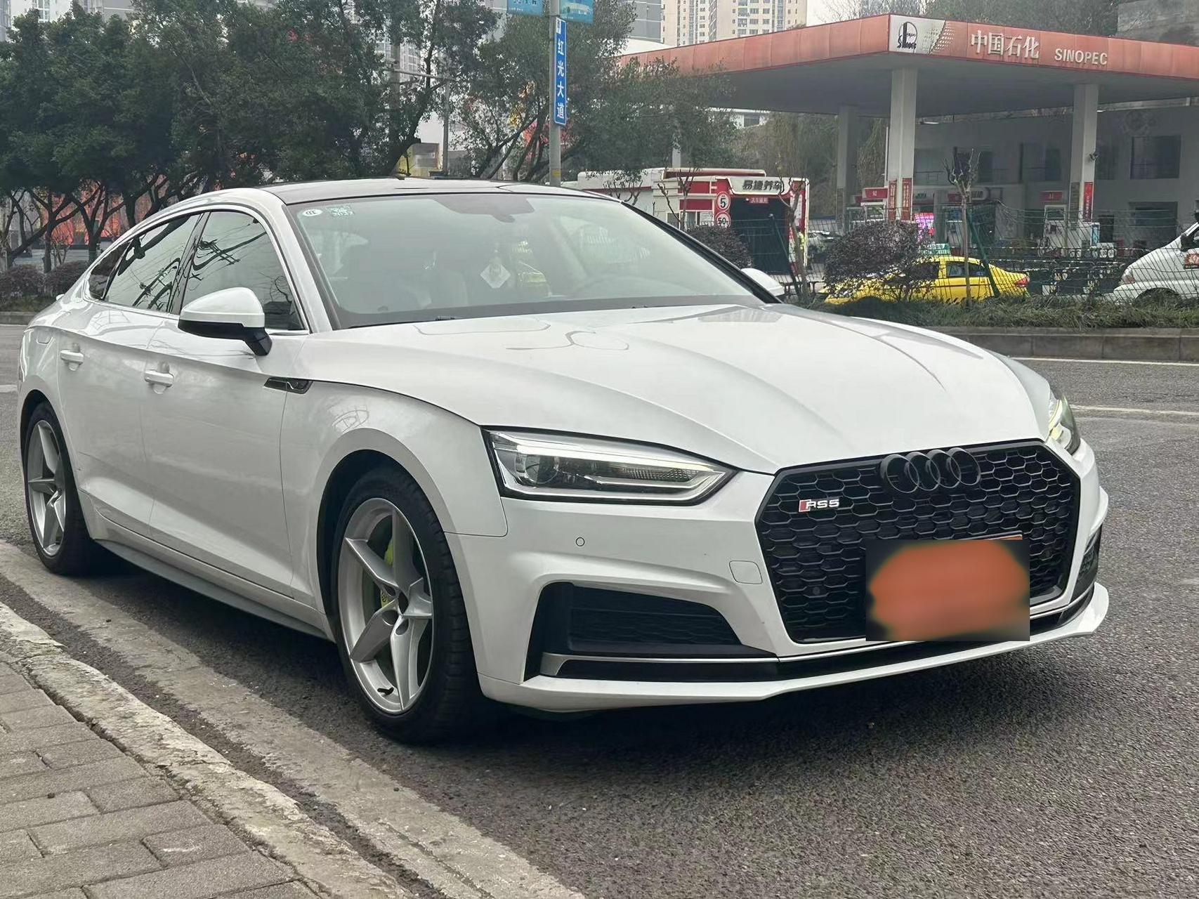 18年奥迪a5 升级rs5前杠 熏黑尾灯,4门4座溜背小轿跑私家一手车,电动