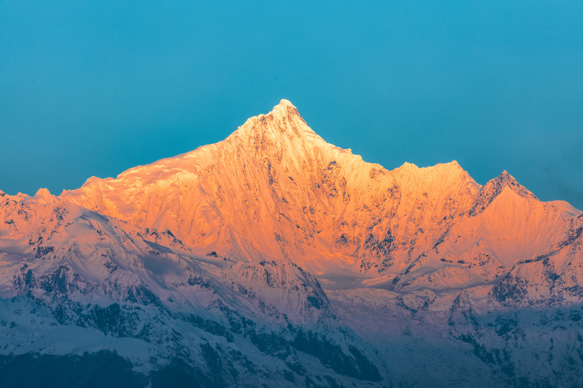 梅里雪山日照金山好壮阔# 人生是旷野,总要去看一次日照金山吧93