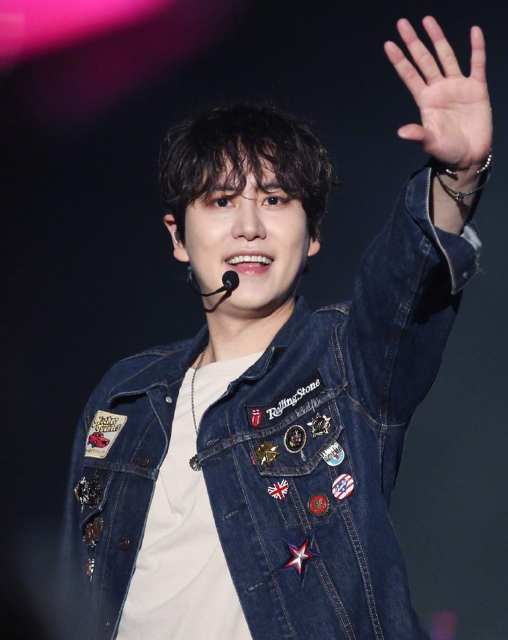 曺圭贤遇袭击负伤#据韩媒,一位女性a某在19日下午闯入superjunior