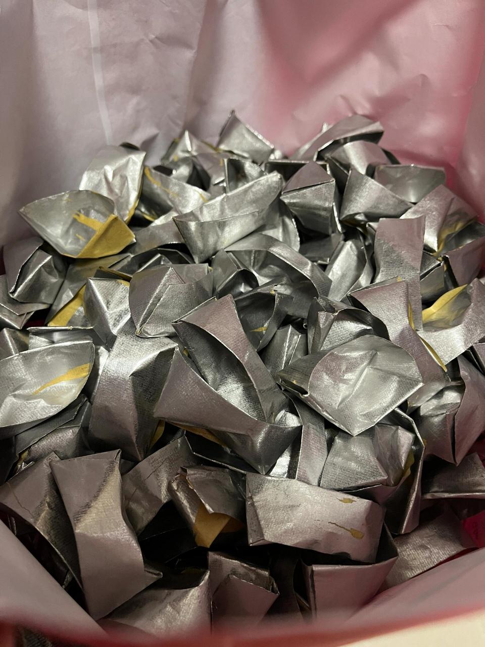 今天给您叠了1000个元宝 最近开始给妈妈叠元宝了 听说这种纯锡箔的纸