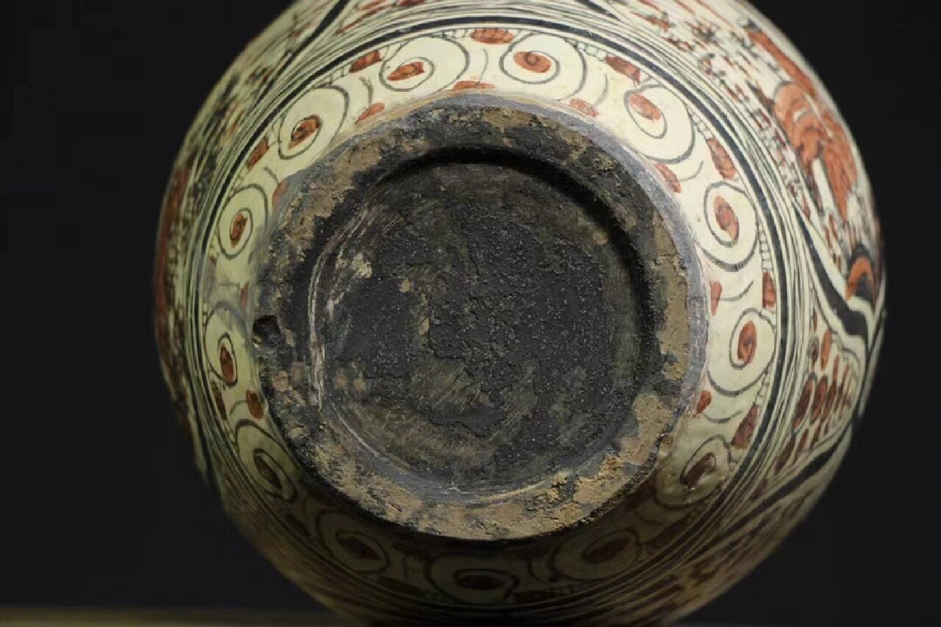 品名:宋代磁州窑四系人物罐 尺寸:高49厘米.