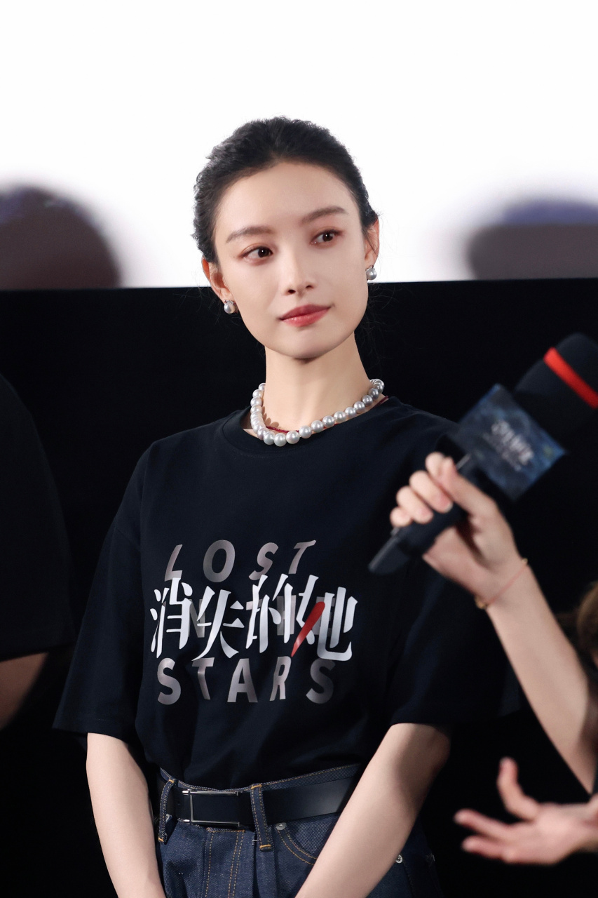倪妮# 倪妮v02出席电影#消失的她# 北京首映礼,金牌律师陈麦登场