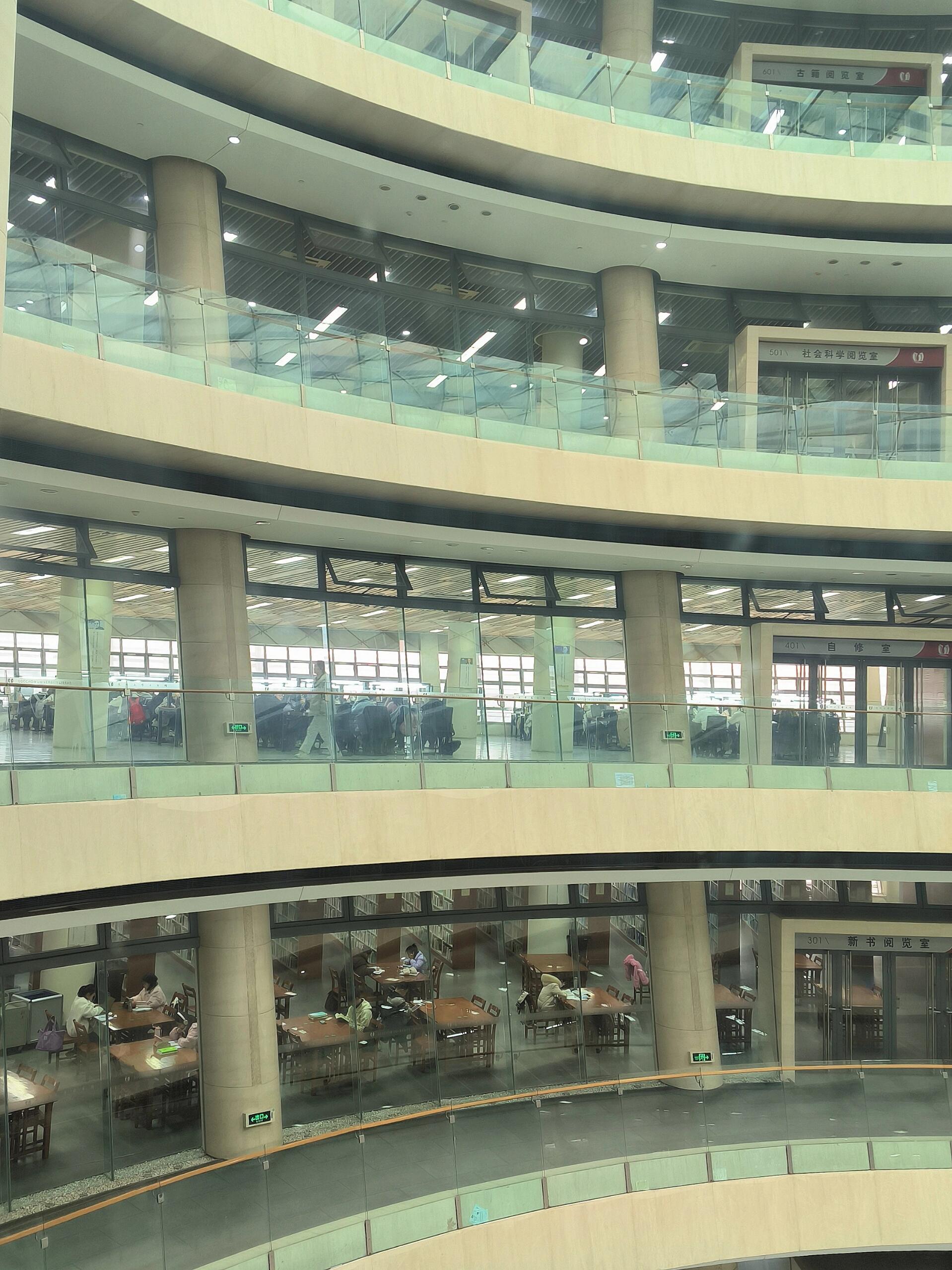 上学第一天的苏大图书馆