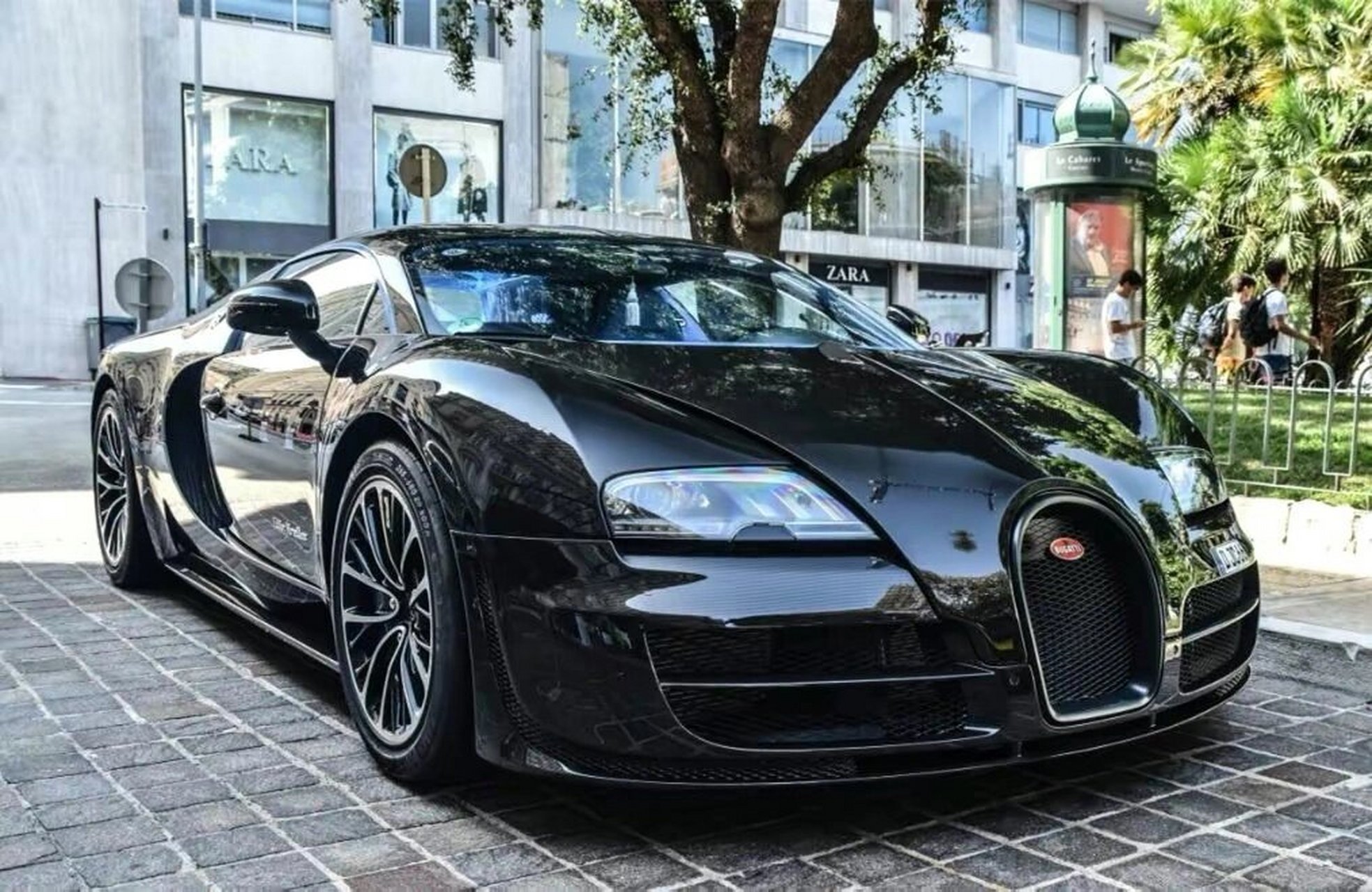 尹喜地曾有3辆布加迪,40岁,布加迪为他庆生 "精彩哥"尹喜地,曾是重庆